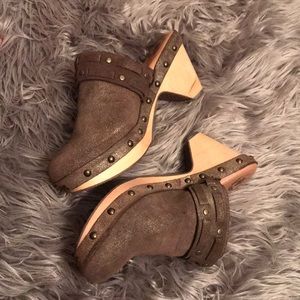 Practically new Lucky Brand clogs